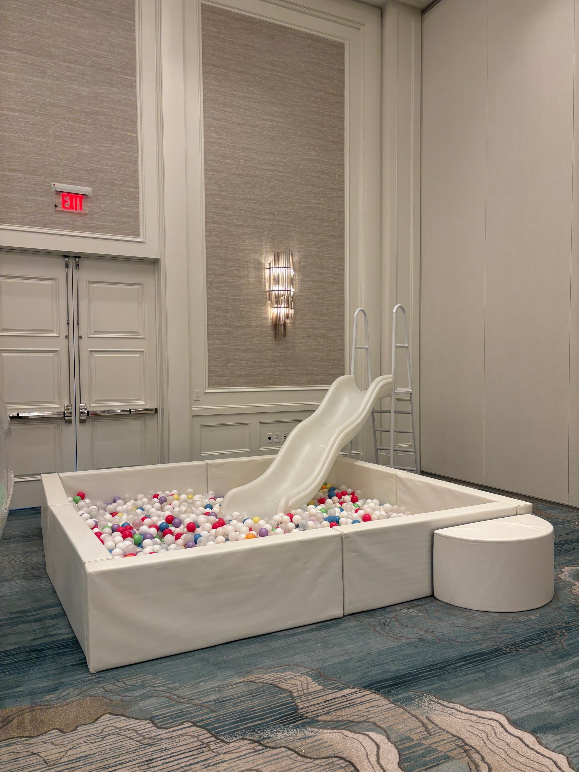 10' x 10' White Ball Pit