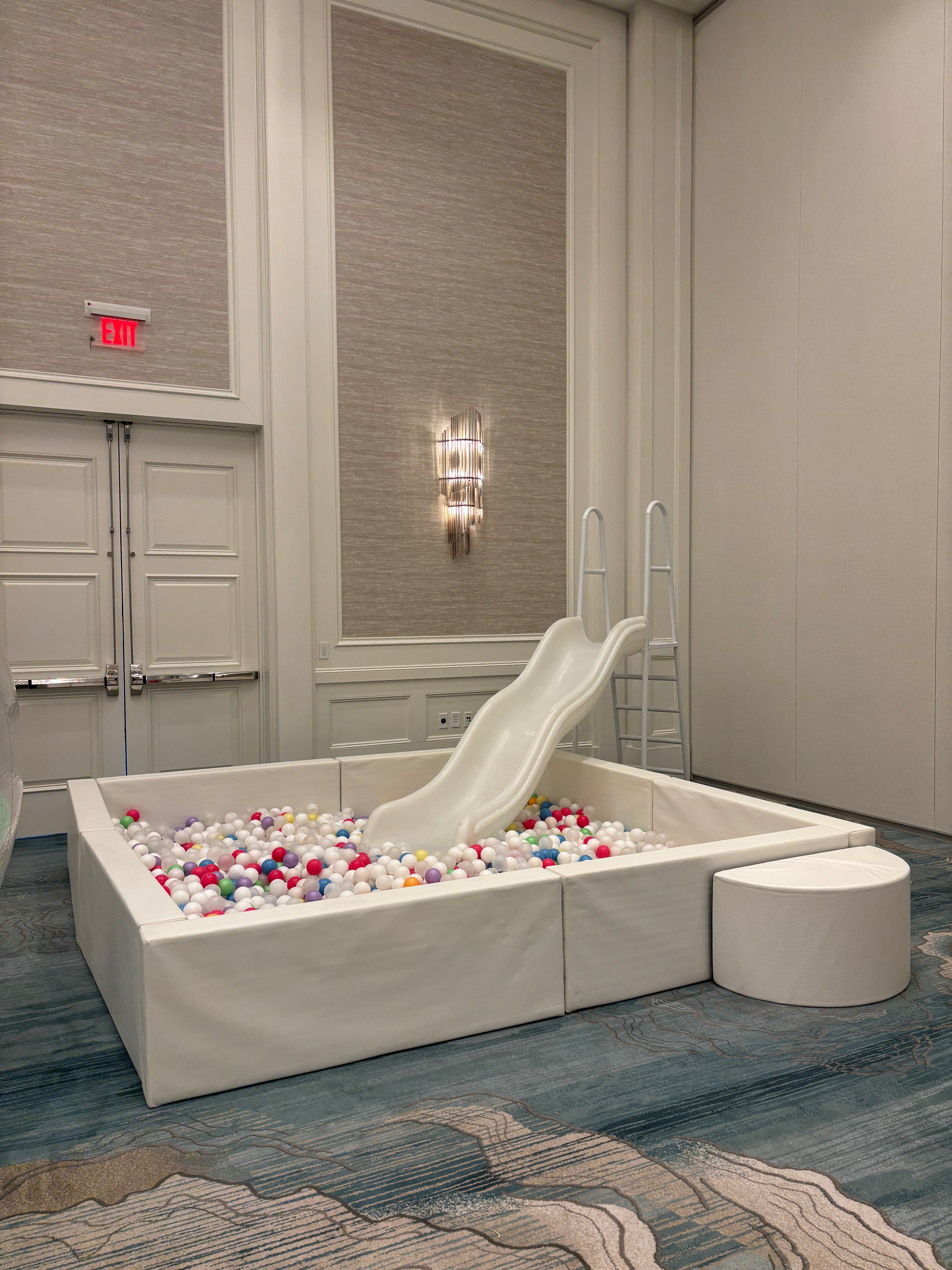 10' x 10' White Ball Pit
