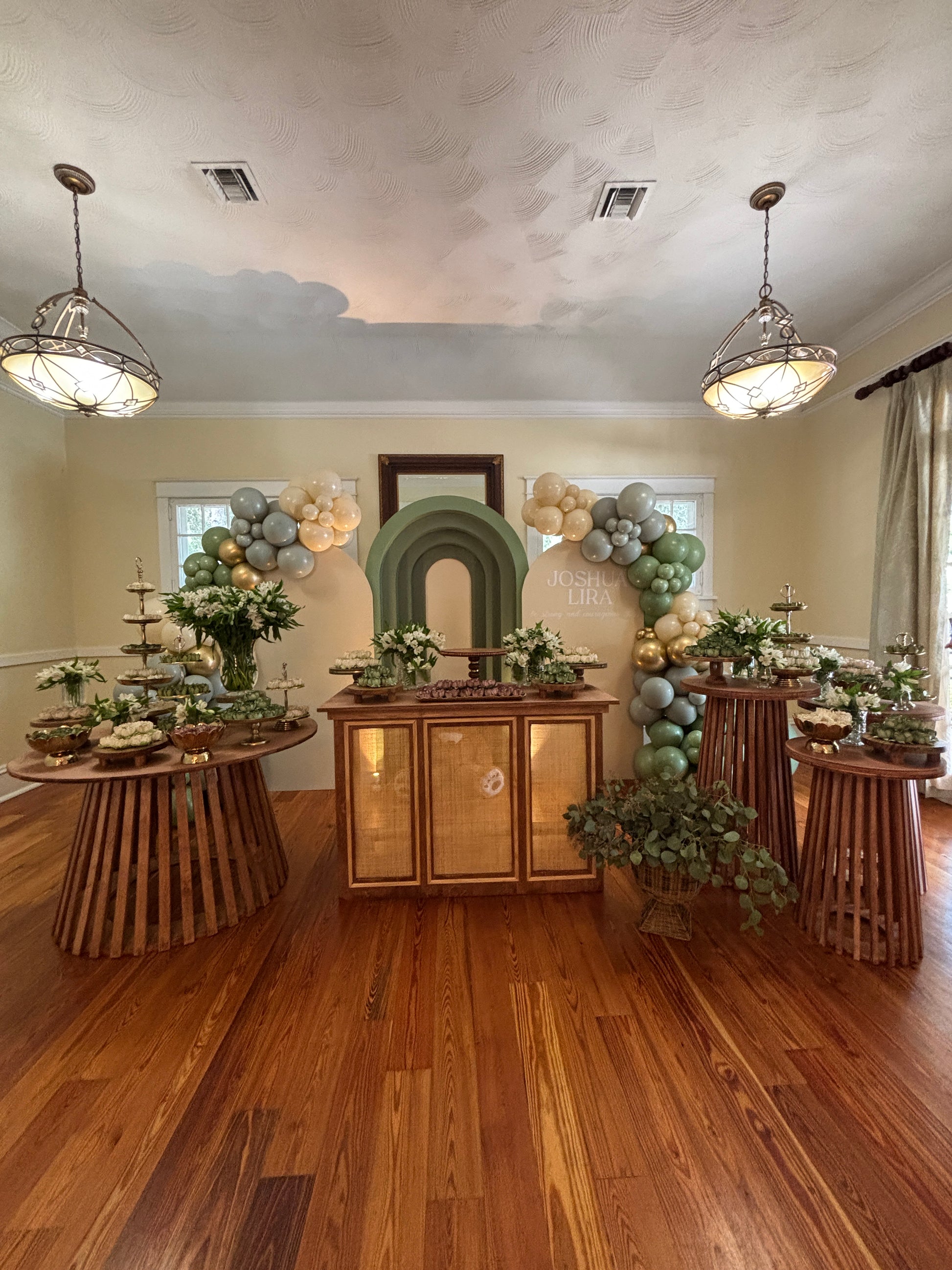 Slatted pedestal set