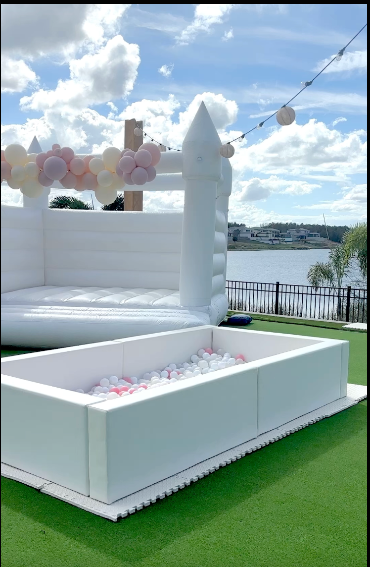 5'x10' White Ball Pit