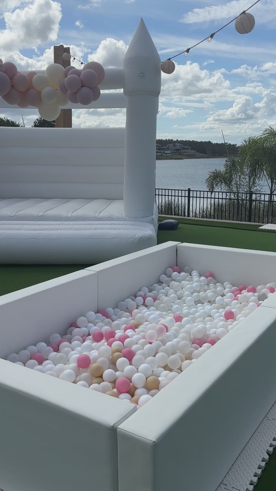 5'x10' White Ball Pit